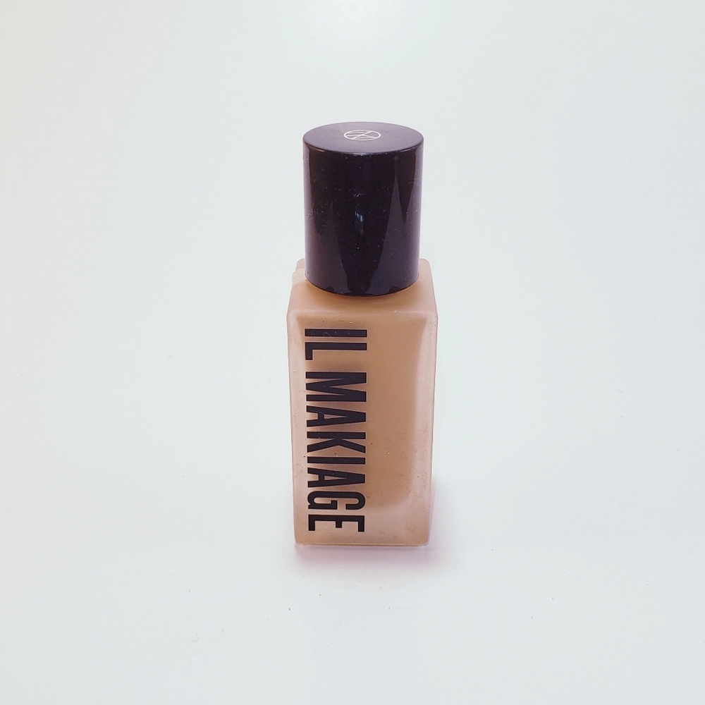 IL MAKIAGE Woke Up Like This Foundation
